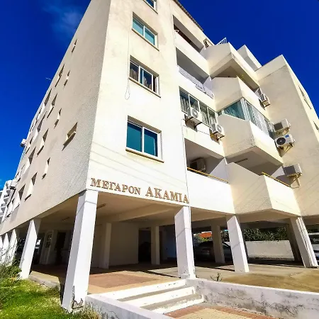 Sun Kissed Apartment Larnaca Exterior photo