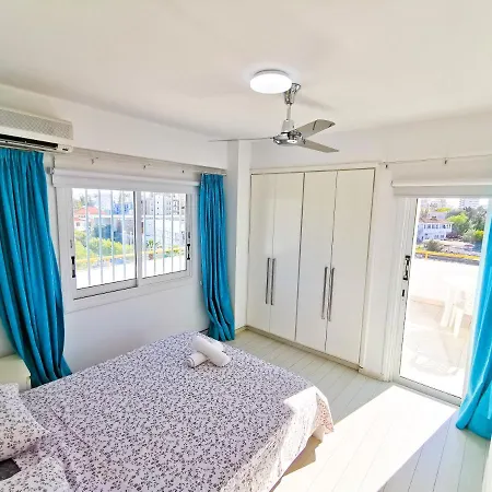 Sun Kissed Apartment Larnaca Exterior photo